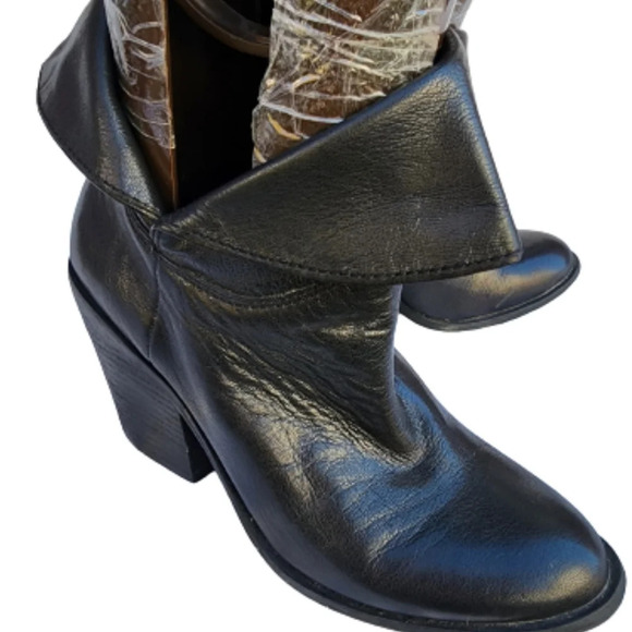 Black leather‎ foldover ankle boots 6 NWT - Picture 1 of 15